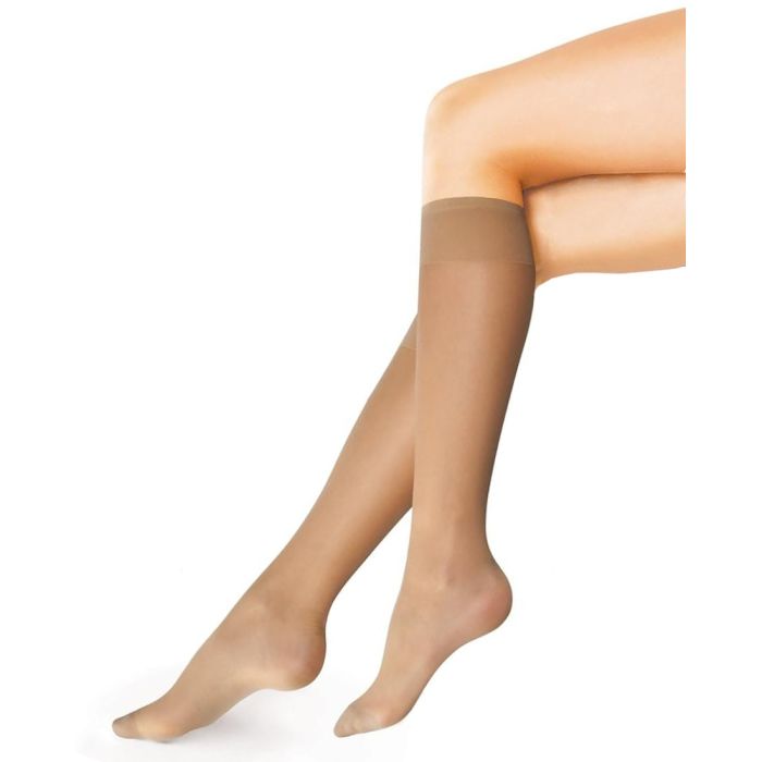 Semi-transparante kniekousen van 30 denier in huidskleur, met soft-comfort boord en versterkte teen